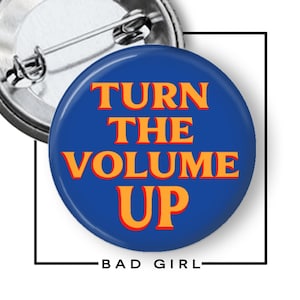 Zohran Mamdani Pinback Button: "Turn the Volume up" Political Flair Bild 1