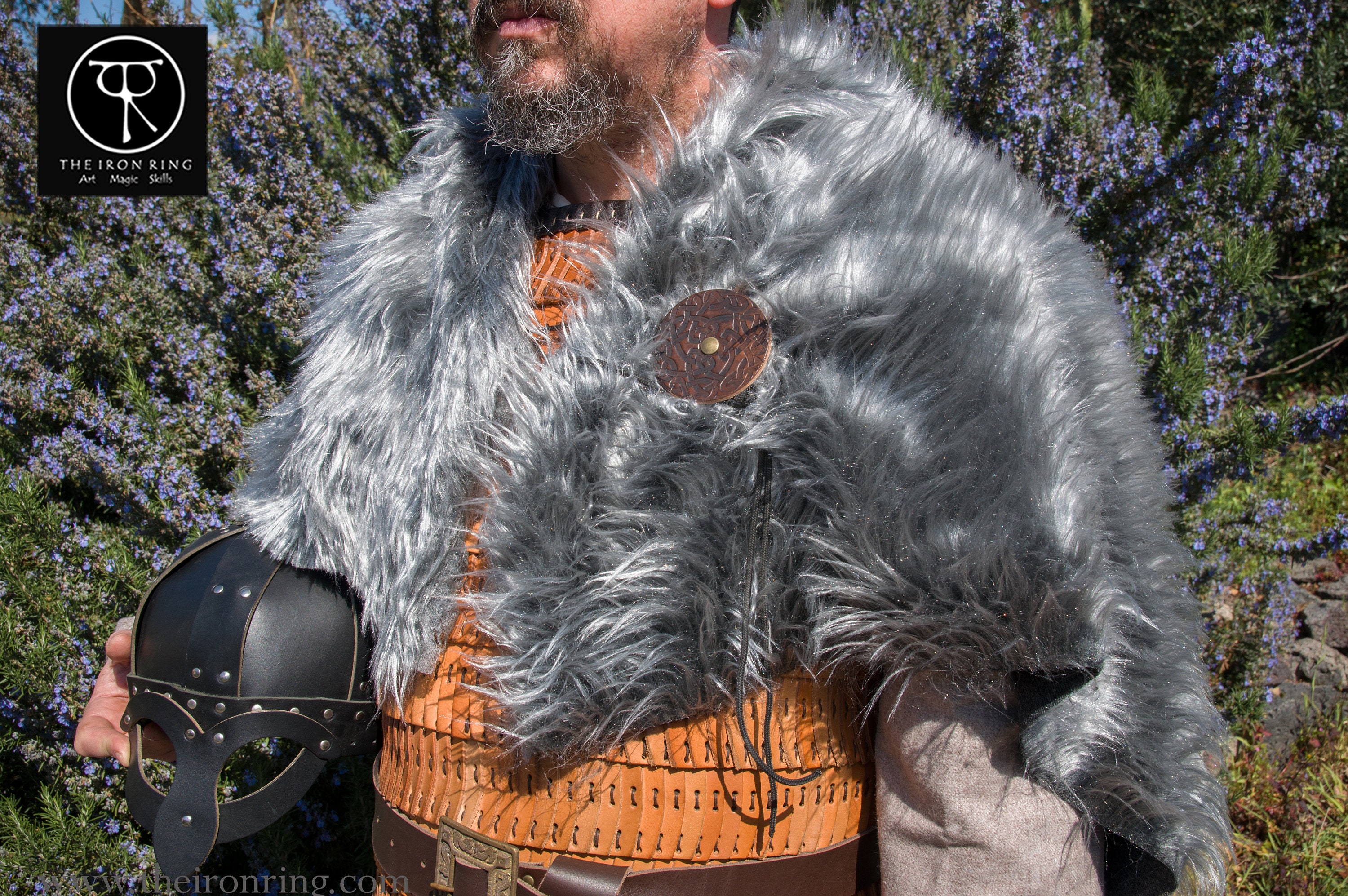 Barbarian Faux Fur Mantle L/XL