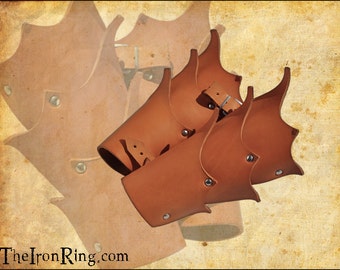 Bracers élficos, cuero de color tostado vegetal, para entusiastas de Larp y fantasía.