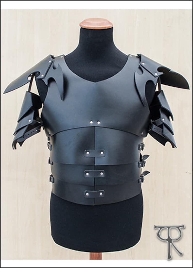 Dark Elf pauldrons in real leather, for Larp and fantasy enthusiasts. image 2