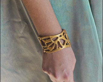 Qarth-style bracelet , cast resin