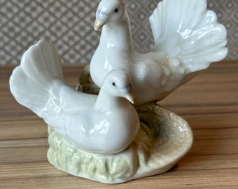 Vintage Porcelain Pair of White Dove Figurine