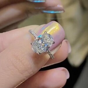 2ct Oval Cut Moissanite Verlobungsring Halbe Ewigkeit Ehering Versteckter Halo-Ring 14k Goldring Oval Moissanite Brautring Versprechensring