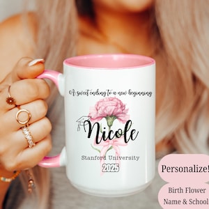 Geburtsblume personalisierte Tasse, anpassen Abschlussgeschenk, Schulname Abschlussbecher, Universität 2025, Kokette Schleife, Geschenk für Sie