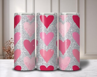 Envoltorio para vaso de San Valentín PNG, vaso con corazón plateado brillante, envoltura delgada para sublimación de 20 oz, diseño de corazones rosados y rojos