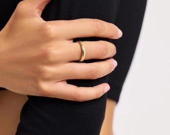 Moonlit Halo Ring: Radiant Sparkle Band