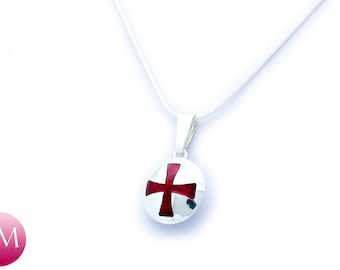 Colgante con botón de la Cruz de los Caballeros Templarios en plata de ley con cadena opcional.