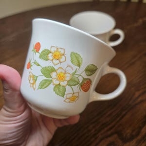 Set of 2 Corelle Strawberry Sundae Teacups, Coffee Cups; Vintage Strawberry Cup, Strawberry Collector, Vintage Strawberry Mug