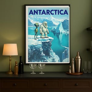 Poster de voyage en Antarctique extraterrestre et yéti - art mural science-fiction vintage, téléchargement numérique cryptide, impression carte postale drôle, décor rétro paysage enneigé