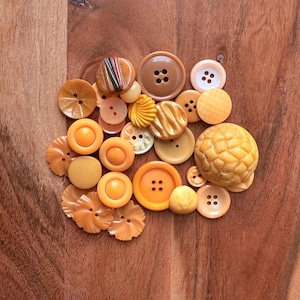 Vintage Button Lot - Apricot + Tangerine - Lot 12