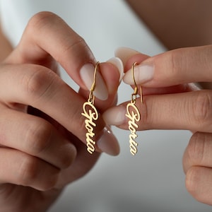 Pendientes colgantes de plata con nombre personalizado, delicados pendientes con nombre escrito a mano para mamá, pendientes con monograma.
