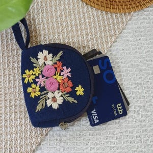 Bolsa bordada a mano, Bolsas de regalo personalizadas azules, Monedero con tarjetero bordado, Monedero con flores bordadas, Monederos florales bonitos, Bolsos florales azules