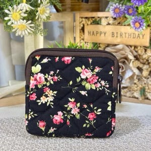 Monedero floral acolchado hecho a mano, pequeño monedero de algodón con cremallera, bolso de tela mini, regalo para ella, tamaño 10 x 9 cm