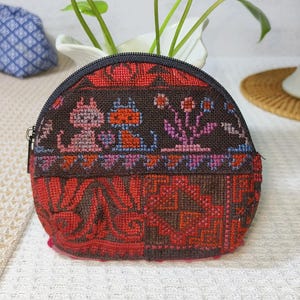 Monedero con gato bordado a mano, monedero bohemio con cremallera, cartera pequeña, mini neceser, neceser de tela étnica, monedero tailandés hecho a mano, regalo para amantes de los gatos.