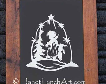 Peut inclure: Une silhouette blanche d'une scène de Noël avec un arbre, une étoile et deux personnages dans un cadre en bois brun.