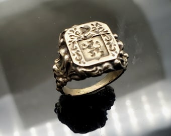 Sterling Silver Standing Lion crest ring