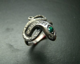 Elegant Sterling Silver snake ring with emerald and diamonds