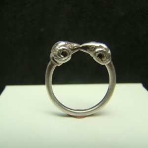 Beautifully sculpted Sterling Silver rams head ring