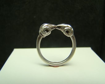 Beautifully sculpted Sterling Silver rams head ring