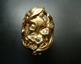 Beautiful 14k Gold Art Nouveau style ring with diamonds