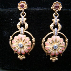 Stunning and Classic 18k gold Enamel drop earrings with diamonds