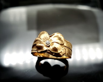 14K gold pansy ring with diamond