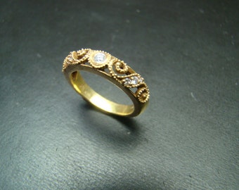 18K Gold Classic Etruscan style band  ring with with Diamonds