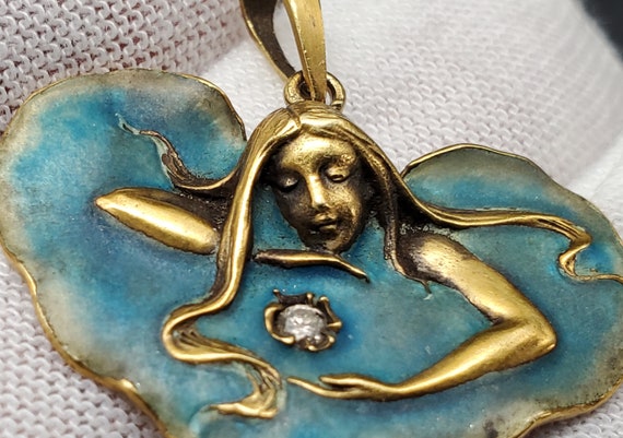 Vintage 14K Gold Art Nouveau Heart shaped pendant… - image 2