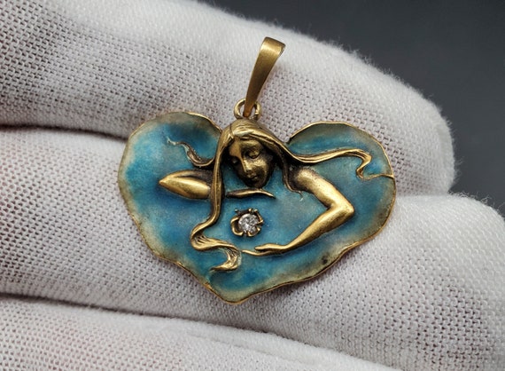Vintage 14K Gold Art Nouveau Heart shaped pendant… - image 5