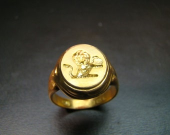 14K gold lion crest ring