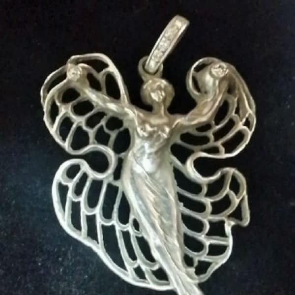 Romantic Art Nouveau style Sterling Silver pendant with genuine diamonds