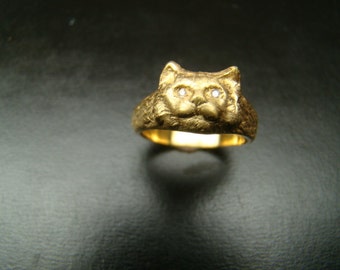 Adorable 14k gold cat ring with diamond eyes