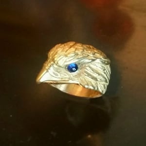 Amazingly detailed 18K Gold Eagle ring with Sapphire eyes