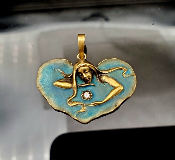 Vintage 14K Gold Art Nouveau Heart shaped pendant… - image 1