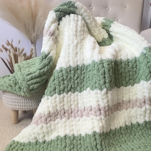 Chunky Knit Throw Blanket | Mint Green & Creamy White Chenille | Housewarming or Birthday Gift | Soft Cozy Couch Throw | Gift for Her or Him