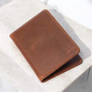 Funda para pasaporte de cuero marrón: billetera de viaje personalizada para hombre y mujer / Funda para pasaporte RFID / Estuche de viaje de cuero hecho a mano