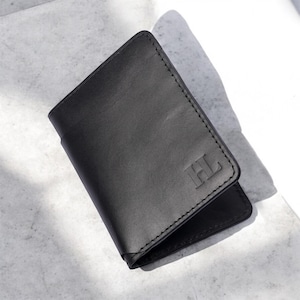 Cartera Millano Majestic negra de Hammi Leathers: monedero de piel flor, 6 ranuras para tarjetas, tarjetero para hombre, cartera de viaje
