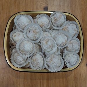 Moroccan Snowball Cookies (les boules de neige)