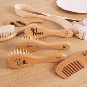 Regalo per neonata / Spazzola per capelli in legno personalizzata per neonati / Regalo personalizzato per baby shower / Regalo ricordo per neonati / Spazzola incisa per neonati