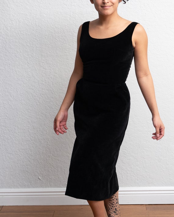 Vintage Black Velvet Dress - Hourglass Knee Lengt… - image 4