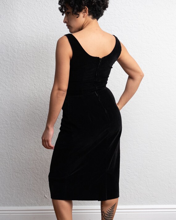 Vintage Black Velvet Dress - Hourglass Knee Lengt… - image 2