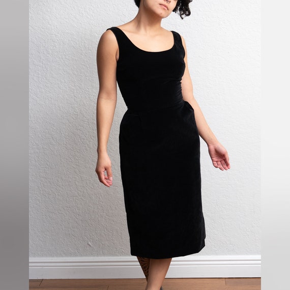 Vintage Black Velvet Dress - Hourglass Knee Lengt… - image 1