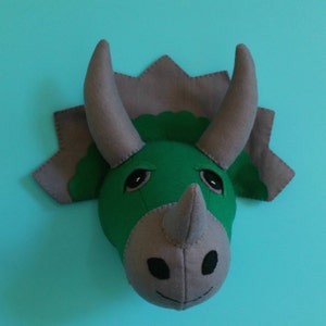 Dinosaur head sewing pattern. Faux taxidermy. Felt triceratops. Boys room decor. Dino wall bust. Jurassic wall art. Green and grey felt. image 3