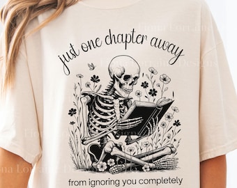 Funny Book Lover Shirt For Women Floral Skeleton Reading Tee Halloween Book Club T-Shirt Sarcastic Dark Academia Bookworm Gift For Reader