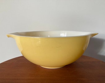 Vintage Pyrex 443 Yellow Cinderella Nesting Mixing Bowl 2 1/2 Qt