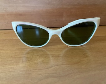 Vintage FG - Foster Grant Cat Eye Sunglasses