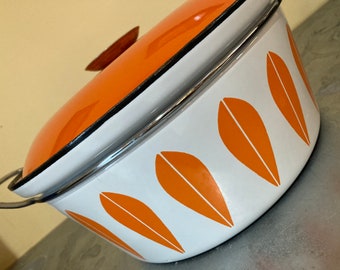 BEAUTIFUL!!  Vintage Catherineholm Enameled Steel Pot