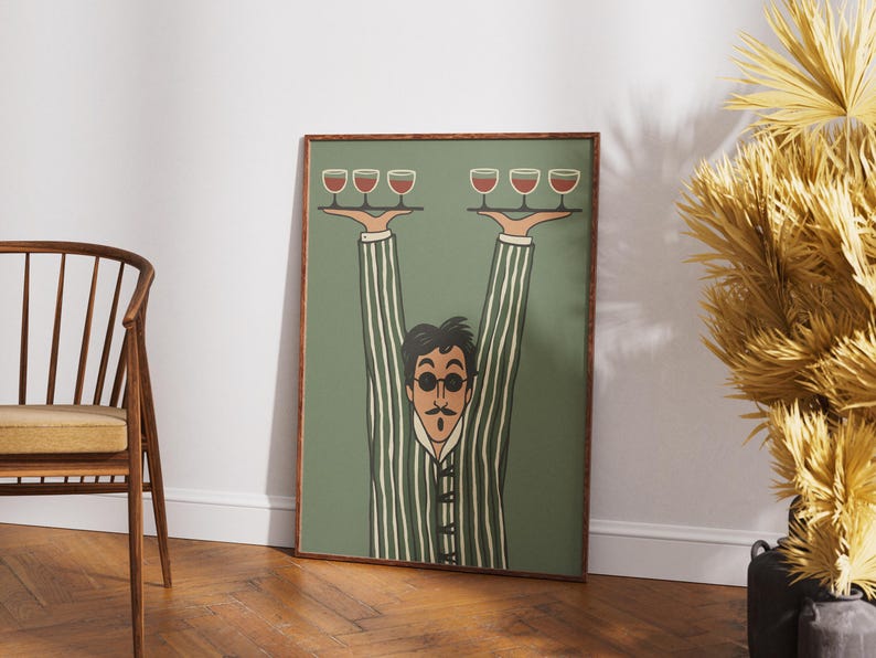 K&ouml;nnte beinhalten: Ein gerahmter Kunstdruck mit einer stilisierten Illustration einer Person mit dunklem Haar, Schnurrbart und runder Sonnenbrille, die eine gr&uuml;n-wei&szlig; gestreifte Jacke tr&auml;gt und zwei Tabletts mit je drei Gl&auml;sern mit roter Fl&uuml;ssigkeit &uuml;ber dem Kopf h&auml;lt.