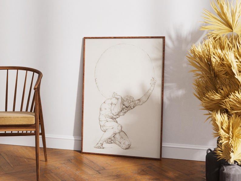Puede incluir: Una impresi&oacute;n enmarcada con un boceto detallado de Atlas, una figura mitol&oacute;gica, sosteniendo una gran esfera. La obra de arte est&aacute; en un marco de madera, apoyada contra una pared blanca. Una silla de madera es visible en el fondo.