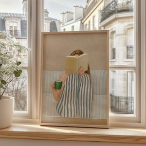 居心地の良い読書をする女性のポスター、ミニマリストな読書好きのウォールアート、読書コーナーやニュートラルなモダンな室内装飾に最適なコーヒーマグプリント、読書好きへのギフト